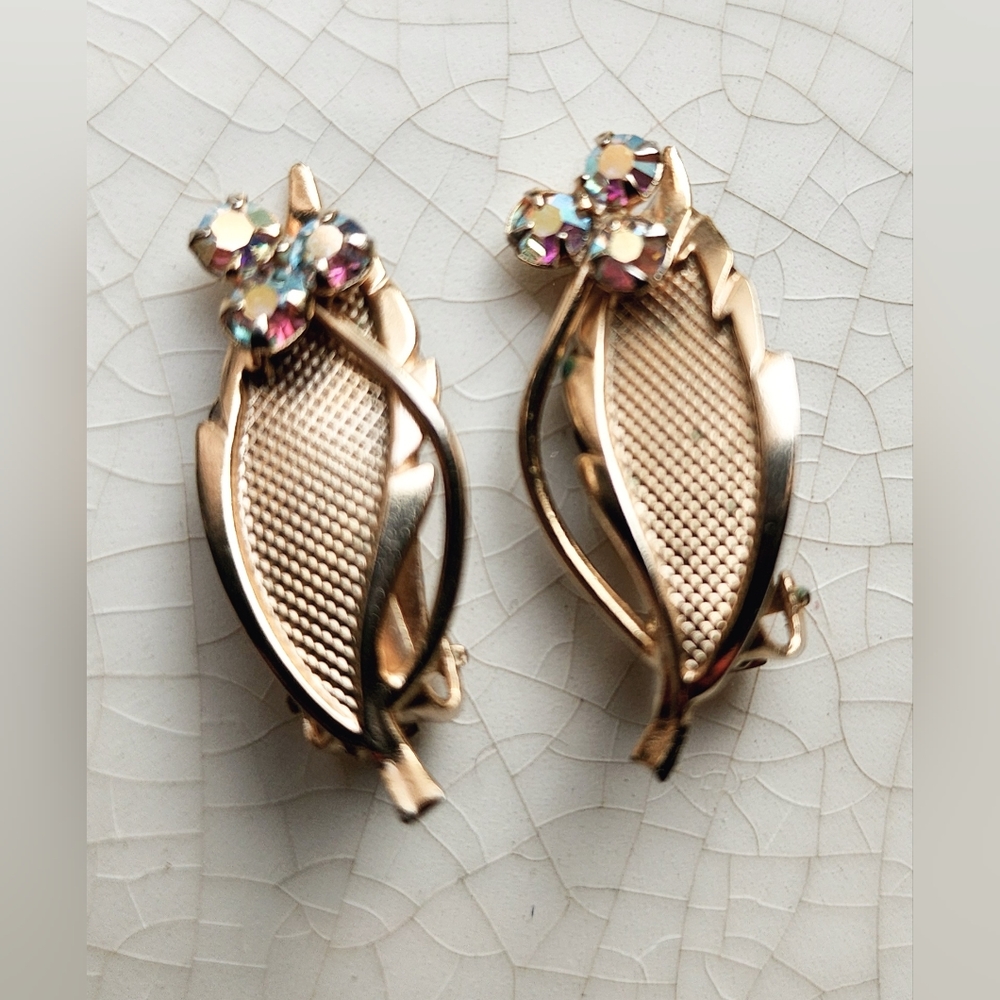Vintage intricate gold mesh leaf with Aurora borealis Crystals clip on earrings